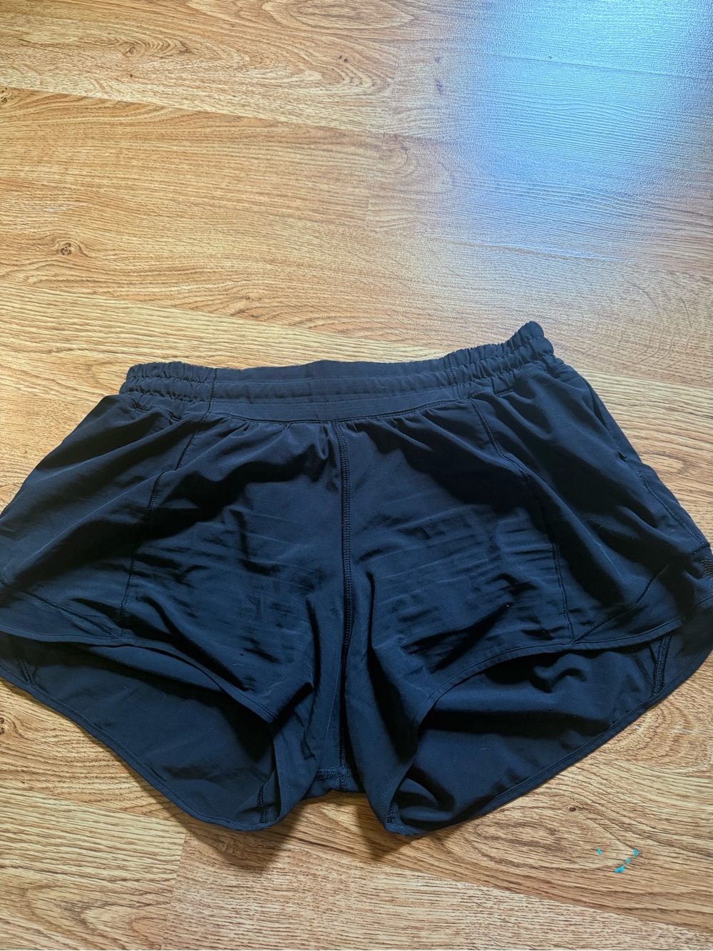 Lululemon Hotty Hots 4” low rise